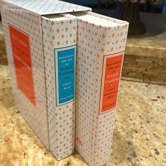 Mastering the Art of French Cooking Volume 1 & 2 box set Julia Child - Picture 2 of 3